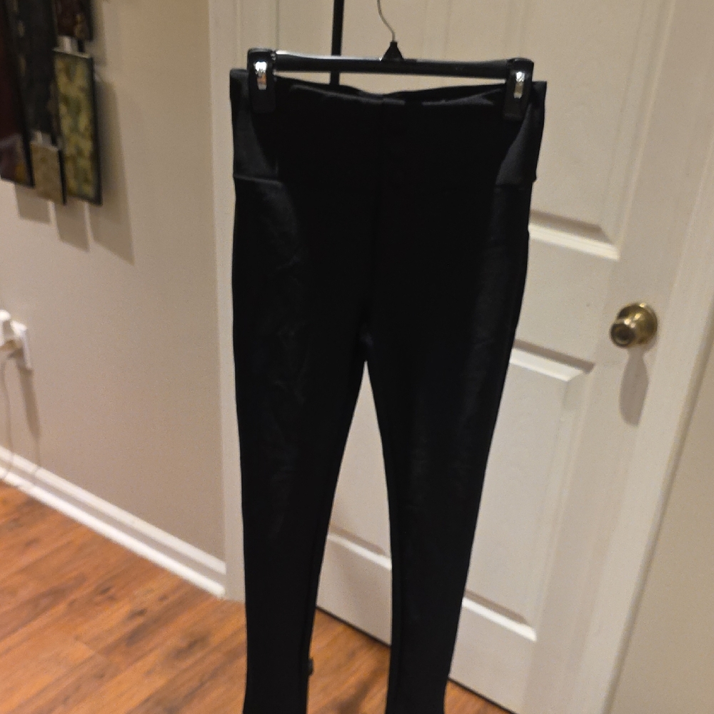 Source Unknown Black High-Waist Active Leggings - image 1